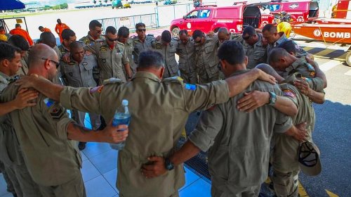 [Mais de 40% dos bombeiros enviados do RJ para o interior Bahia testaram positivo para covid-19...]