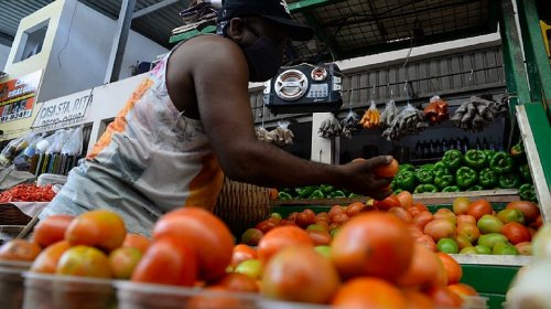 [Chuva faz produtores perderem lavouras e preço das frutas e verduras sobe 83%]