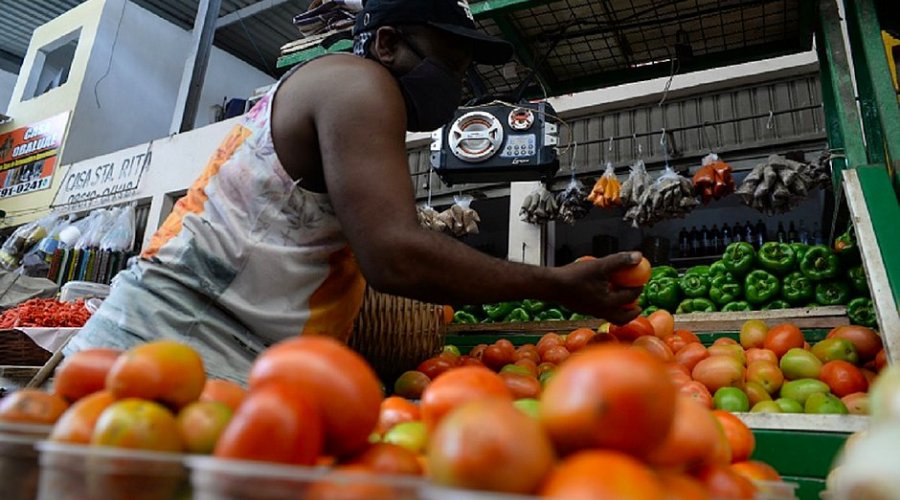 [Chuva faz produtores perderem lavouras e preço das frutas e verduras sobe 83%]