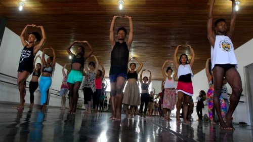 [Funceb abre 1,3 mil vagas em aulas de dança presenciais no mês de janeiro]