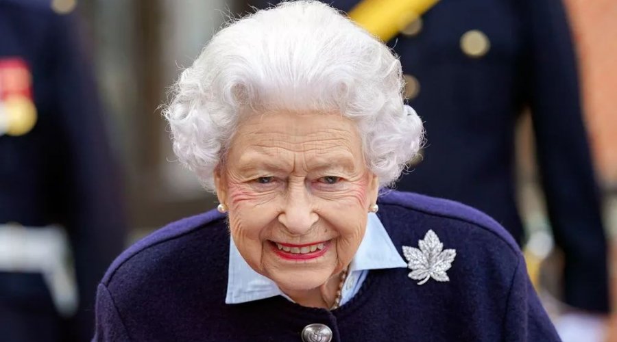 [Depois de quase dois anos de pandemia, Rainha Elizabeth II testa positivo para Covid-19]