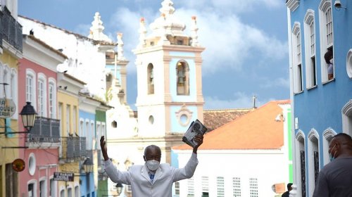 [Escritor Clarindo Silva celebra seus oitenta anos em grande estilo com relançamento de livros...]