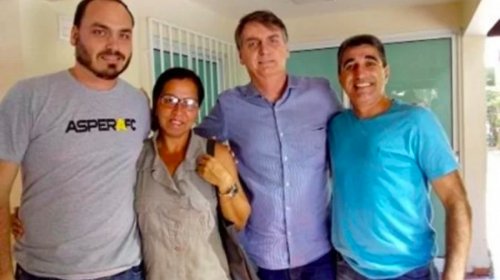 [Wal do Açaí reforça atuação como funcionária fantasma de Bolsonaro contradizendo presidente]