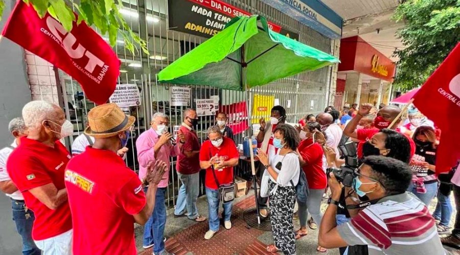 [Funcionários do INSS entram em greve na Bahia]