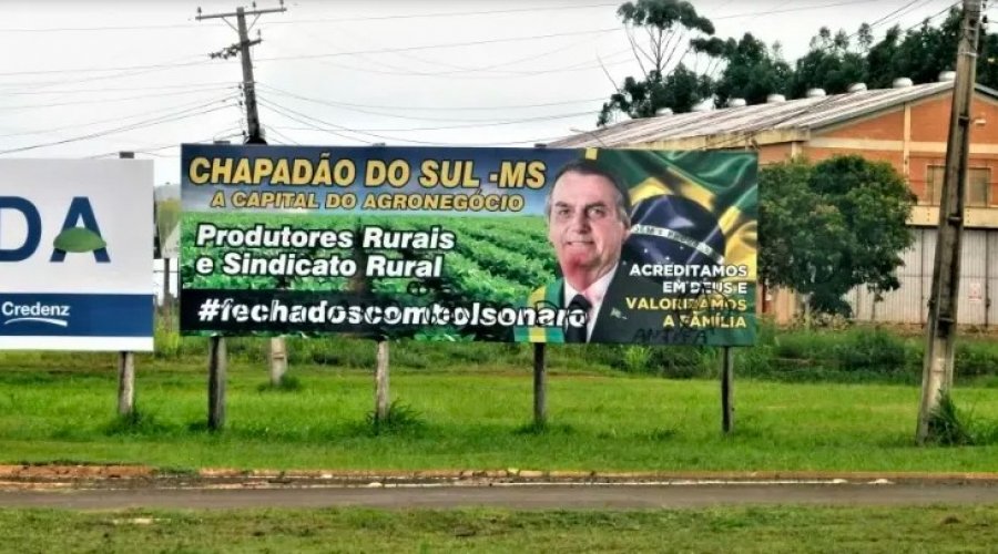 [Ministro que vetou política no Lollapalooza já negou retirada de outdoors pró-Bolsonaro]