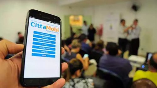 [Aplicativo facilita a mobilidade de pessoas cegas no transporte coletivo]