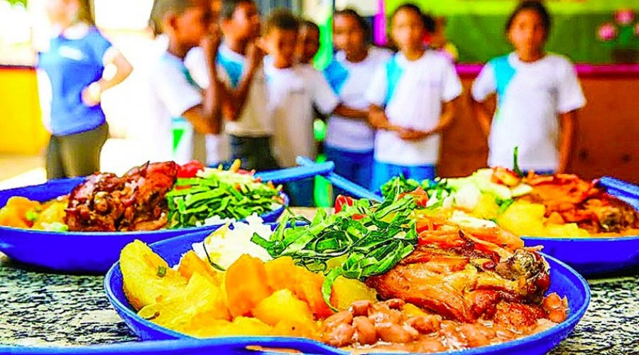 [Escola municipal oferece aula de aproveitamento integral dos alimentos]