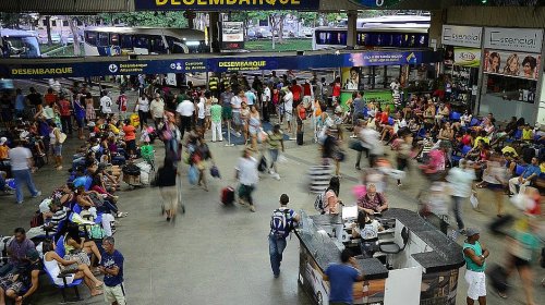 [Após 2 anos de espera, saída de Salvador para o interior tem movimento intenso]