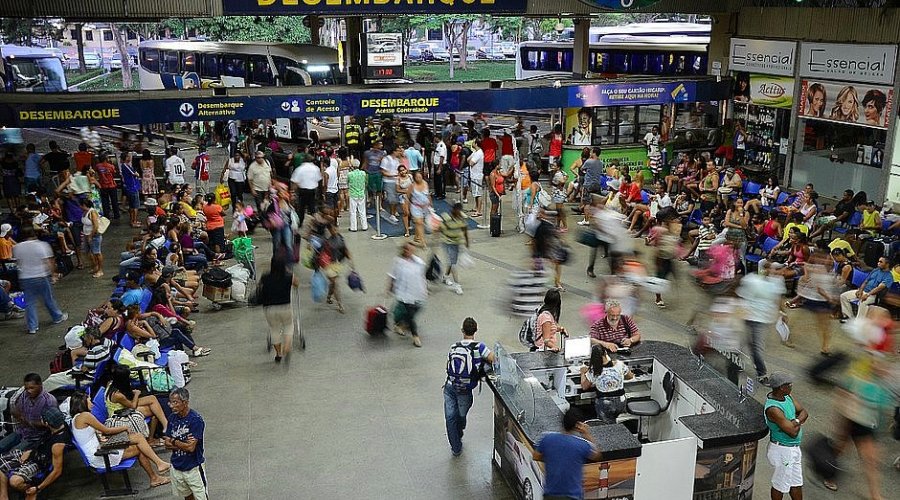 [Após 2 anos de espera, saída de Salvador para o interior tem movimento intenso]