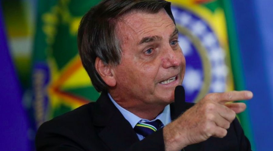 [Bolsonaro obriga postos a informar queda no preço dos combustíveis]