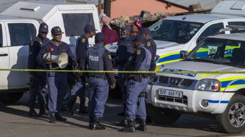 [Ataque a tiros em bar na África do Sul deixa ao menos 14 mortos]