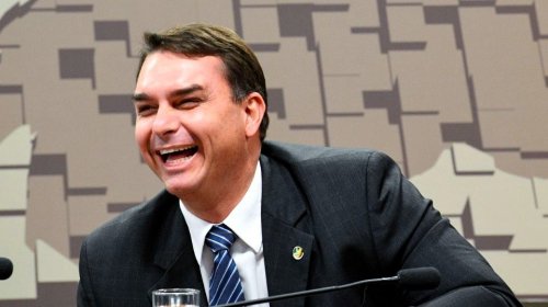 [Rachadinha: Flávio Bolsonaro é beneficiado pela Receita que impõe sigilo de 100 anos no proces...]