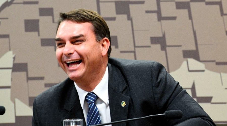 [Rachadinha: Flávio Bolsonaro é beneficiado pela Receita que impõe sigilo de 100 anos no processo]