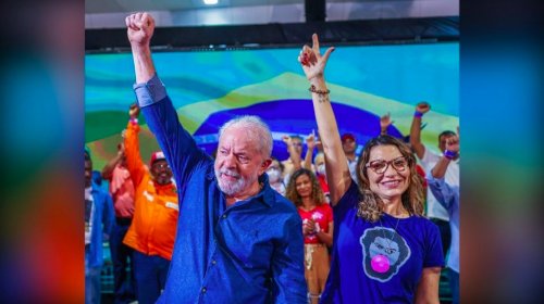 [Lula e Janja assinam carta em defesa da Democracia]
