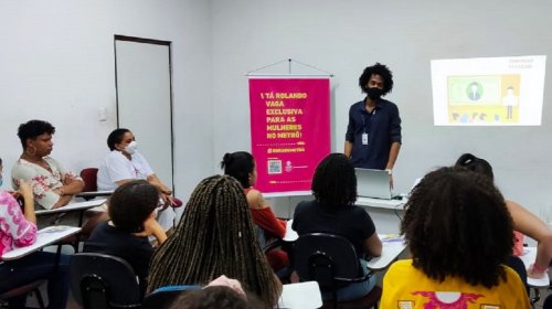 [Jovens LGBTQIAPN+ recebem workshop gratuito sobre mercado de trabalho no Casarão da Diversidad...]