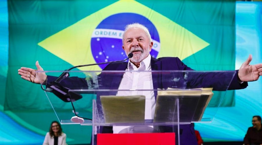 [Lula sobe 8 pontos entre beneficiários do Auxílio Brasil, diz pesquisa]