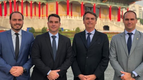 [Veja como Bolsonaro e os filhos pagaram imóveis com dinheiro vivo]