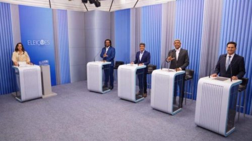 [Candidatos trocam acusações no último debate antes da eleição]