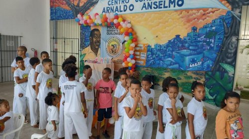 [Centro Comunitário Arnaldo Anselmo realiza comemoração de Dia das Crianças com alunos de capoe...]