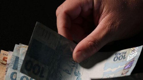 [Auxílio Brasil é pago a beneficiários com NIS de final 3]