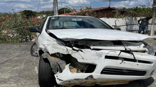 [Carro com o influencer Menor Nico é atingido por carreta em rodovia na Bahia]