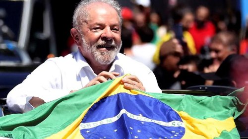 [Lula é eleito o novo presidente do Brasil em disputa acirrada]