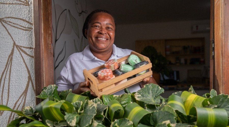 [Comunidade quilombola do Cangula inaugura sede para produção de sabonetes artesanais]