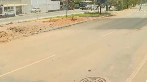 [Após tubulação romper e causar alagamento em avenida de Salvador, pista é liberada para veícul...]