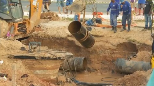 [Após tubulação romper e causar alagamento em avenida de Salvador, pista é liberada para veícul...]