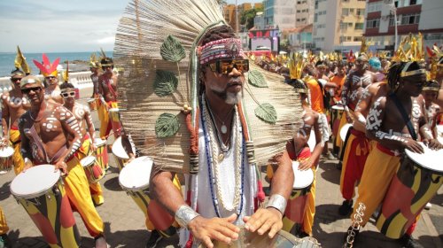 ['Inimigos do Fim' - Arrastão atrai turistas para curtir o final do Carnaval no Circuito Dodô]