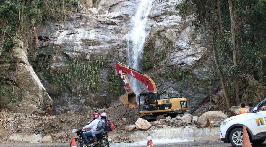 [Sobe para 49 o número de mortos no litoral norte de São Paulo]