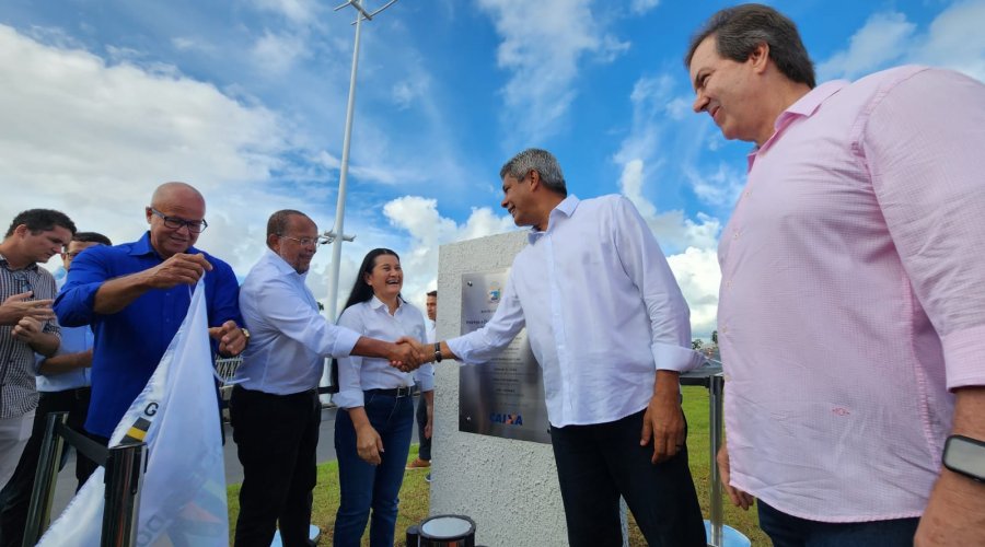 [“Vai melhorar o trânsito em Salvador e diminuir a distância entre os bairros”, diz Suíca após entregas com Jerônimo]