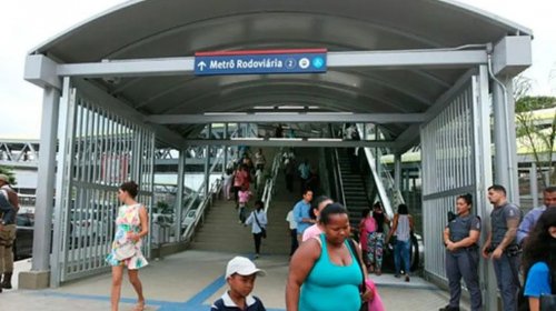 [Biblioteca itinerante é montada na Estação Rodoviária do Metrô de Salvador]