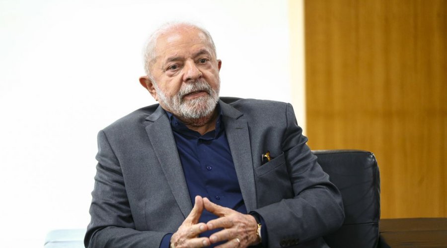 [Governo Lula assina reajuste de 9% para servidores federais]