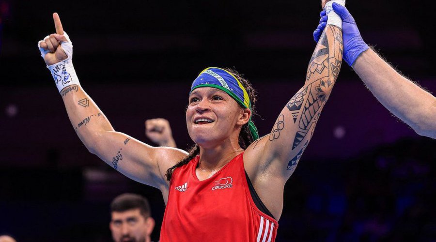 [Beatriz Ferreira sobra na final e fatura bicampeonato mundial de boxe]