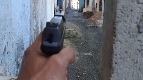 [Barricada feita por traficantes é demolida pela PM em bairro de Salvador]