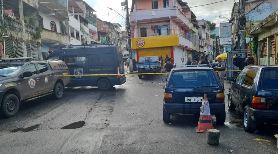 [Bope faz detonação controlada de granada em área onde ocorreu confronto em Salvador; duas pessoas morreram]