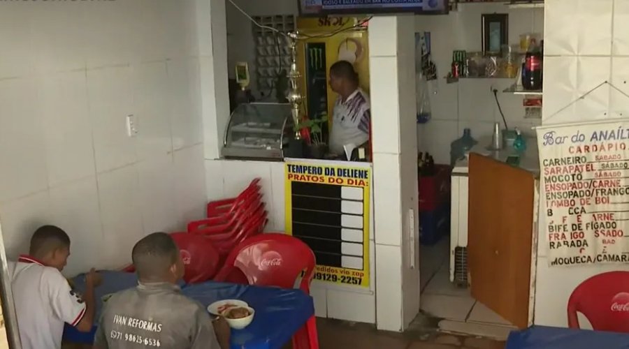 [Morre idoso de 75 anos baleado enquanto tocava violão em bar de Salvador]