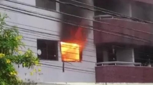 [Incêndio atinge apartamento no bairro da Pituba em Salvador]