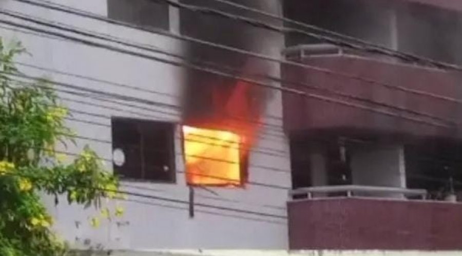 [Incêndio atinge apartamento no bairro da Pituba em Salvador]