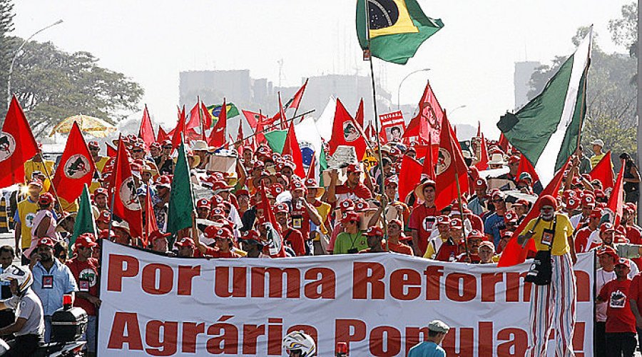 [Ministros de Lula vão participar de evento do MST após críticas a invasões]