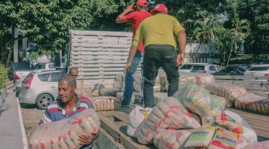 [Secretaria de Assistência e Desenvolvimento Social repassa 10 toneladas de alimentos ao Programa Bahia Sem Fome]