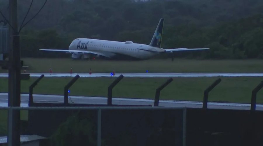 [Avião ultrapassa limite de pista e para em área de matagal durante pouso no Aeroporto Internacional de Salvador]