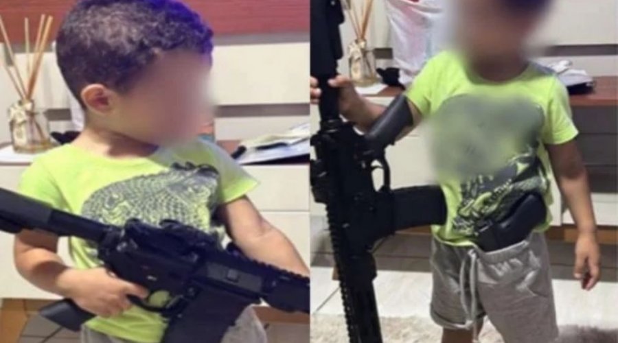 [Traficante fotografa filho de quatro anos com armamento pesado]