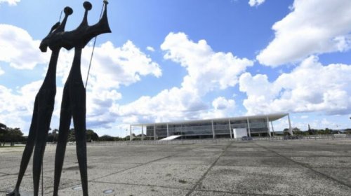 [Saiba quais órgãos federais vão abrir quase 10 mil vagas para concursos em 2023]