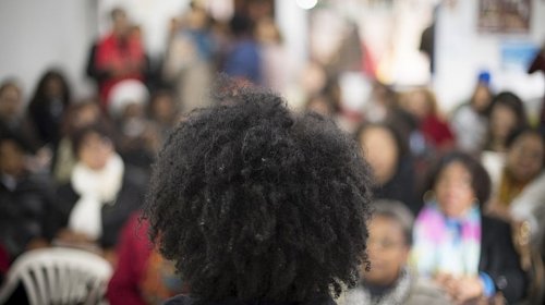 [Trabalho da mulher negra representa quase 50% dos ganhos dos homens brancos]