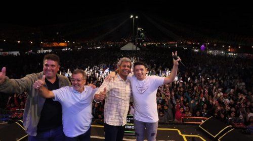 [Governador Jerônimo Rodrigues acompanha festa junina de Maracás no último dia de evento]