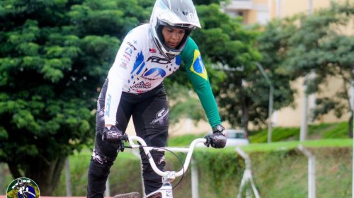 [Atletas baianas apoiadas pelo Governo conquistam títulos em competição nacional de bicicross]