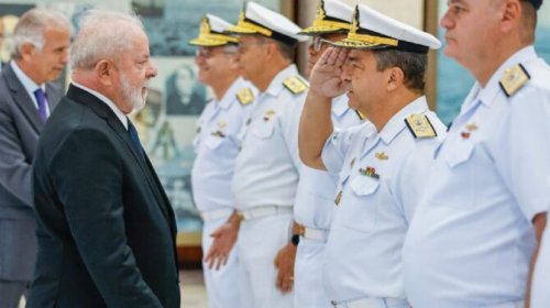 [Lula tem oportunidade histórica de acabar com pensões de filhas de militares]