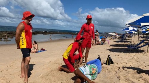 [Ação do Governo do Estado previne afogamentos em ponto turístico de Salvador]